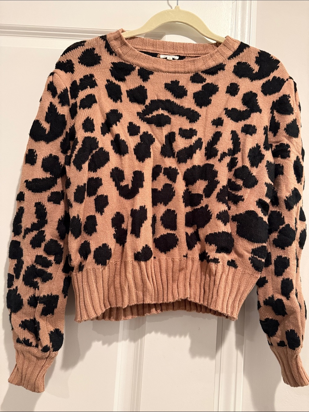 En Creme Pink Leopard Crewneck Sweater